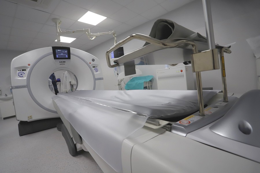 Otwarcie nowej pracowni tomograficznej w Szpitalu Popiełuszki we Włocławku, fot. Mikołaj Kuras dla UMWKP