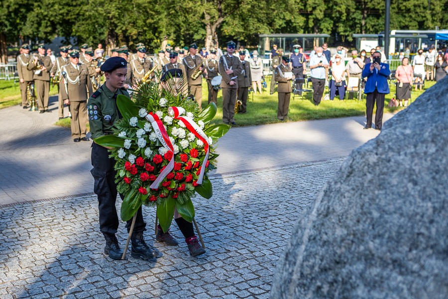 Obchody 76. rocznicy wybuchu Powstania Warszawskiego w Toruniu, fot. Szymon Zdziebło/tarantoga.pl dla UMWKP