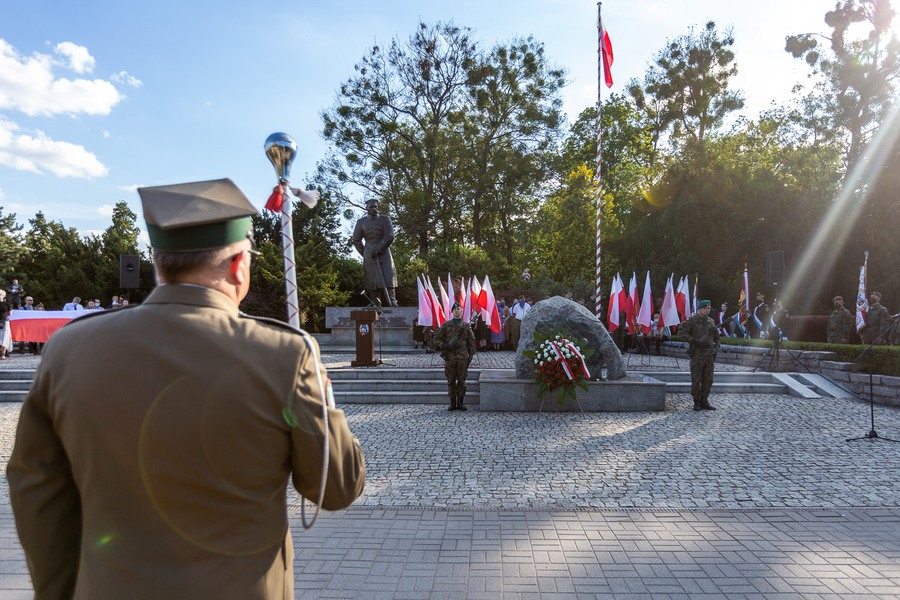 Obchody 76. rocznicy wybuchu Powstania Warszawskiego w Toruniu, fot. Szymon Zdziebło/tarantoga.pl dla UMWKP