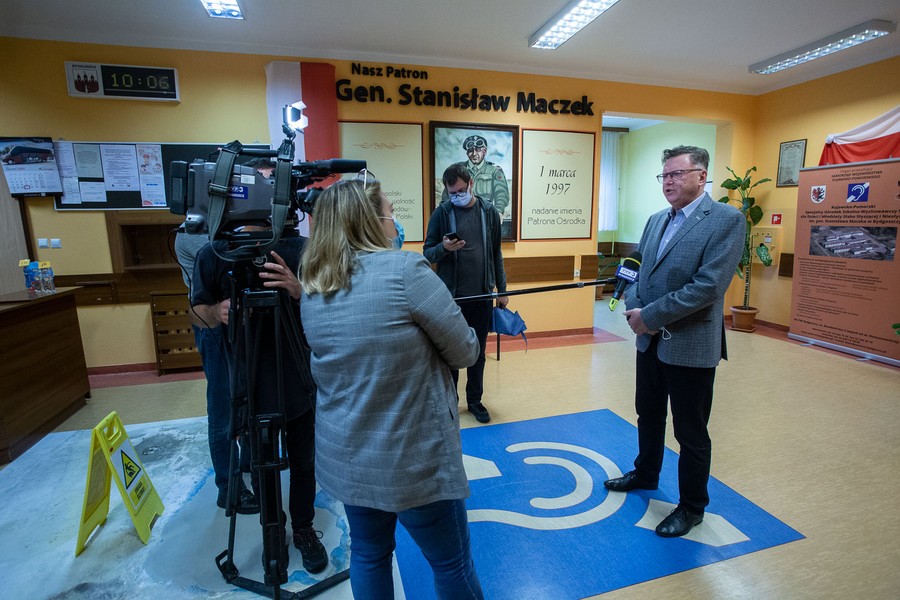 Inwestycję w Specjalnym Ośrodku Szkolno-Wychowawczym im. gen. Maczka w Bydgoszczy wizytował wicemarszałek województwa Zbigniew Ostrowski, fot. Filip Kowalkowski dla UMWKP
