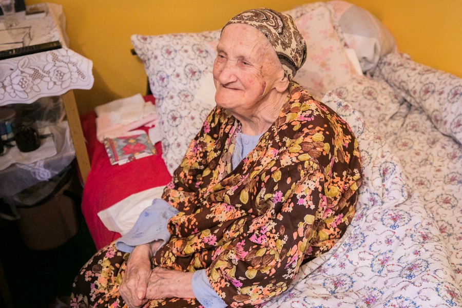 Do grona uhonorowanych medalem Unitas Durat Palatinatus Cuiaviano-Pomeraniensis dołączyła stuletnia Irena Frydryszewska z Radomic (powiat lipnowski), fot. Andrzej Goiński dla UMWKP