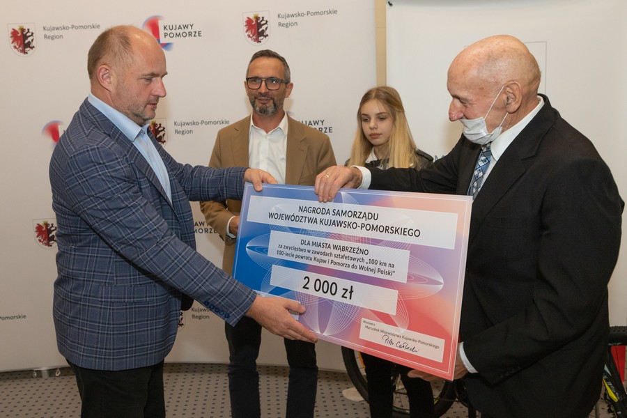 Wręczenie nagród „100 na 100”, fot. Mikołaj Kuras dla UMWKP