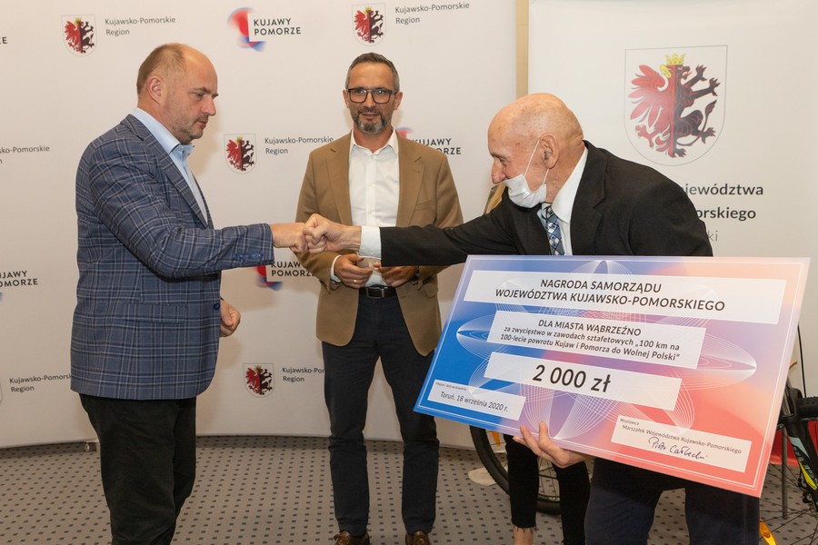 Wręczenie nagród „100 na 100”, fot. Mikołaj Kuras dla UMWKP