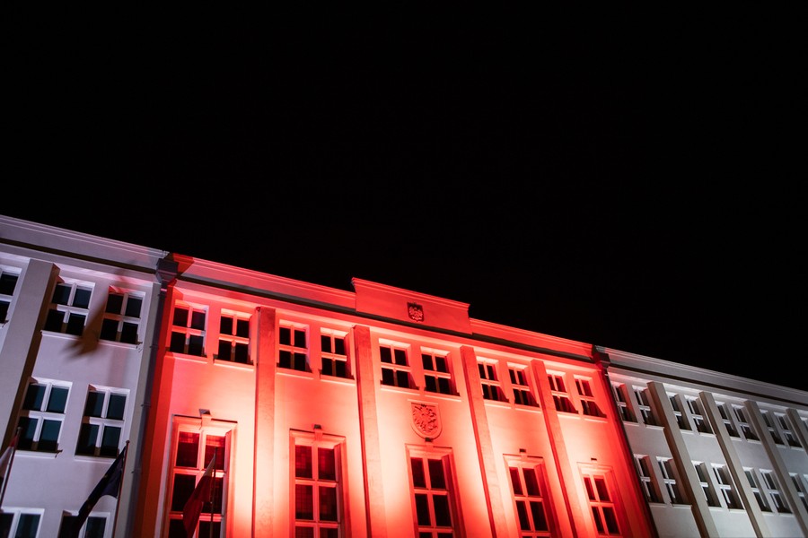 Urząd Marszałkowski w barwach wolnej Białorusi, fot. Mikołaj Kuras dla UMWKP