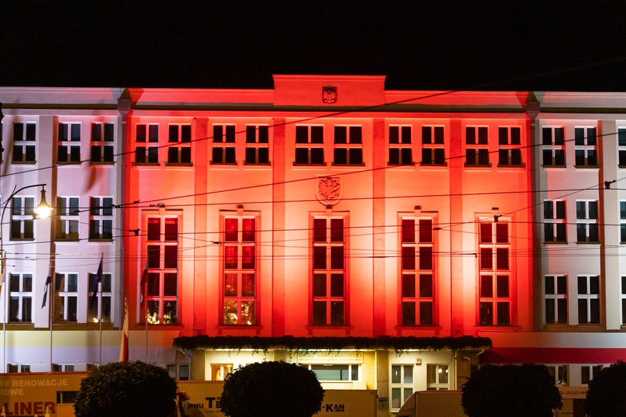 Urząd Marszałkowski w barwach wolnej Białorusi, fot. Mikołaj Kuras dla UMWKP