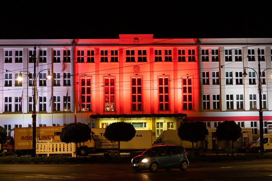 Urząd Marszałkowski w barwach wolnej Białorusi, fot. Mikołaj Kuras dla UMWKP