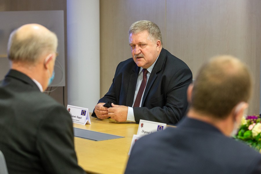 Podpisanie umowy na budowę obwodnicy Lubrańca, fot. Szymon Zdziebło tarantoga.pl dla UMWKP