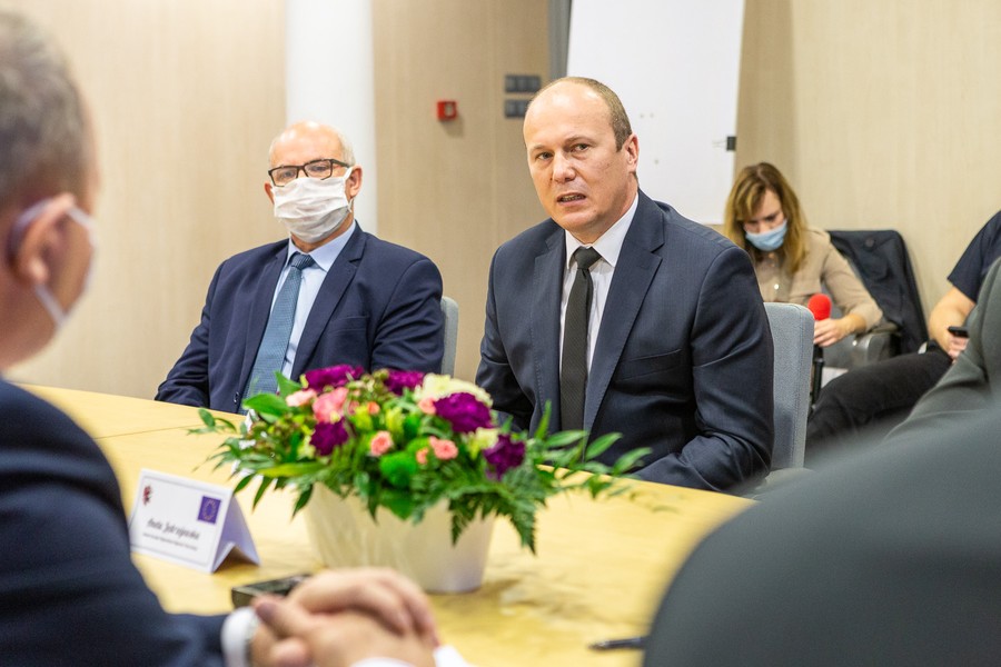 Podpisanie umowy na budowę obwodnicy Lubrańca, fot. Szymon Zdziebło tarantoga.pl dla UMWKP