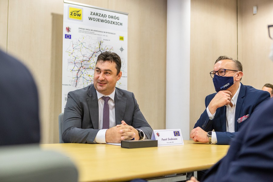 Podpisanie umowy na budowę obwodnicy Lubrańca, fot. Szymon Zdziebło tarantoga.pl dla UMWKP