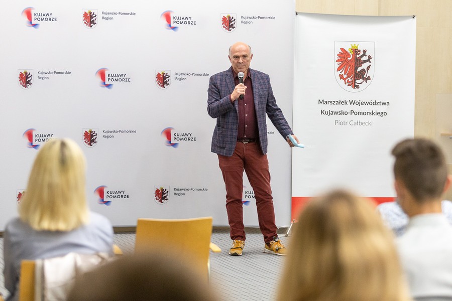 Wizyta młodych mistrzów lekkiej atletyki w Urzędzie Marszałkowskim, fot. Szymon Zdziebło tarantoga.pl dla UMWKP