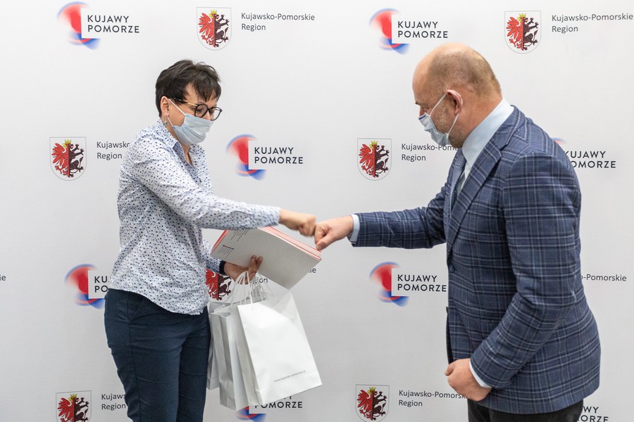 Wizyta młodych mistrzów lekkiej atletyki w Urzędzie Marszałkowskim, fot. Szymon Zdziebło tarantoga.pl dla UMWKP