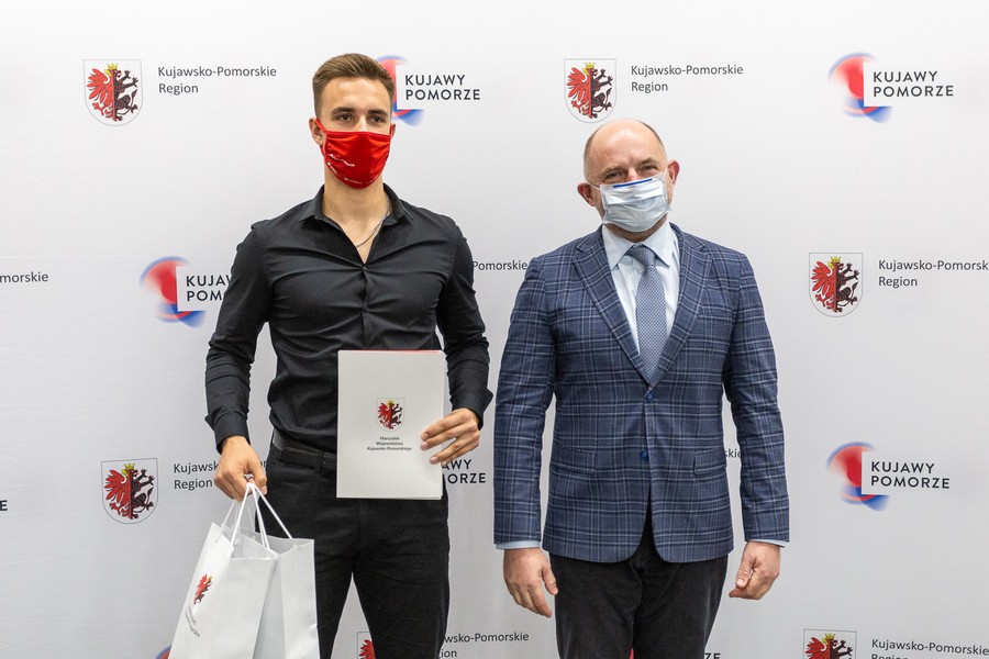 Wizyta młodych mistrzów lekkiej atletyki w Urzędzie Marszałkowskim, fot. Szymon Zdziebło tarantoga.pl dla UMWKP