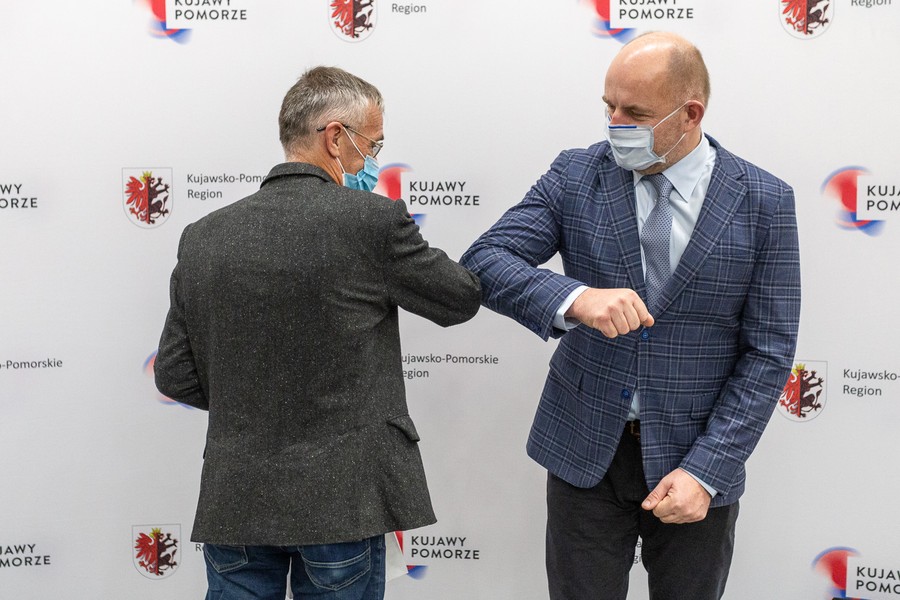 Wizyta młodych mistrzów lekkiej atletyki w Urzędzie Marszałkowskim, fot. Szymon Zdziebło tarantoga.pl dla UMWKP