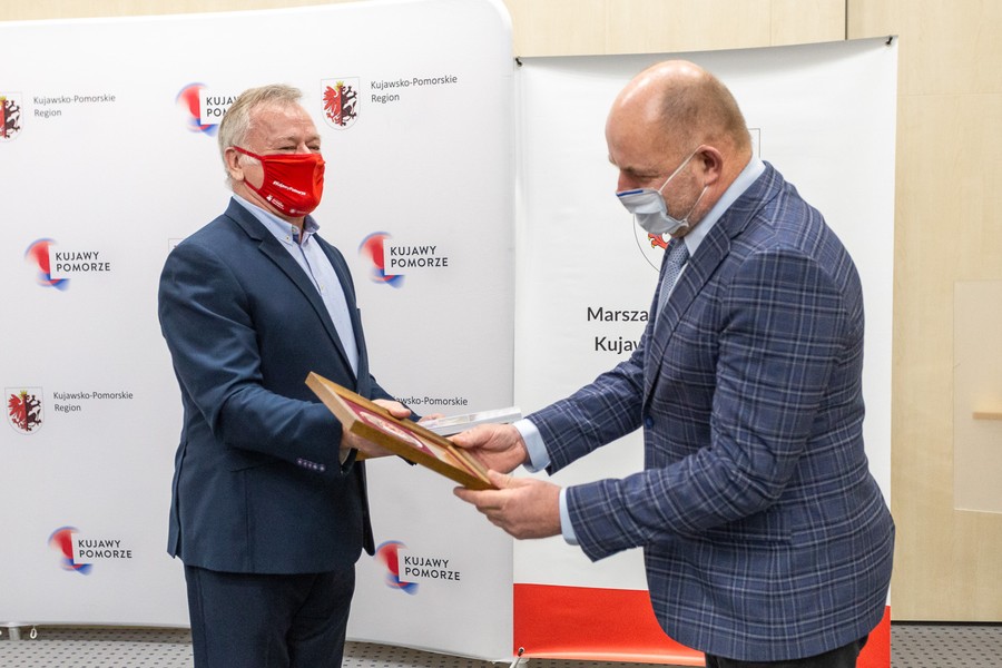 Wizyta młodych mistrzów lekkiej atletyki w Urzędzie Marszałkowskim, fot. Szymon Zdziebło tarantoga.pl dla UMWKP