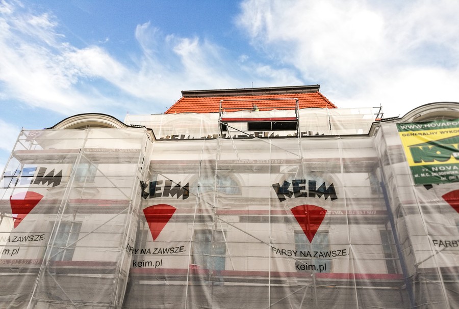 Rusztowanie przy gmachu budynku teatru, fot. Teatr w Horzycy