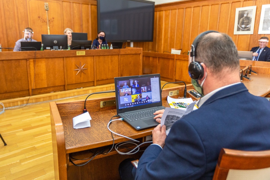 XXVI sesja sejmiku województwa, obrady w trybie zdalnym; fot. Szymon Zdziebło/tarantoga.pl dla UMWKP