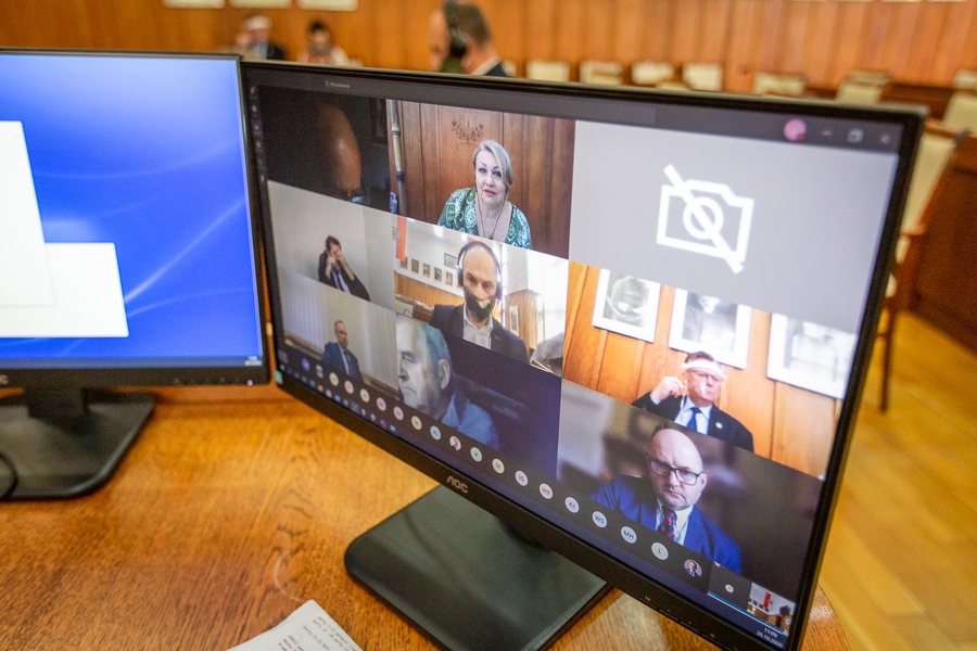 XXVI sesja sejmiku województwa, obrady w trybie zdalnym; fot. Szymon Zdziebło/tarantoga.pl dla UMWKP