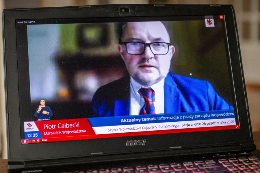 XXVI sesja sejmiku województwa, obrady w trybie zdalnym; fot. Szymon Zdziebło/tarantoga.pl dla UMWKP