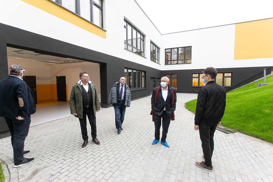 W odbiorze technicznym warsztatów zawodowych wziął udział wicemarszałek Zbigniew Ostrowski, fot. Filip Kowalkowski dla UMWKP