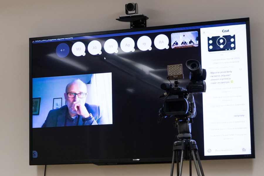 Konferencja prasowa marszałka Piotra Całbeckiego z udziałem wicemarszałka Zbigniewa Ostrowskiego i przedstawiciela branży gastronomicznej Remigiusza Wenglera, fot. Mikołaj Kuras dla UMWKP