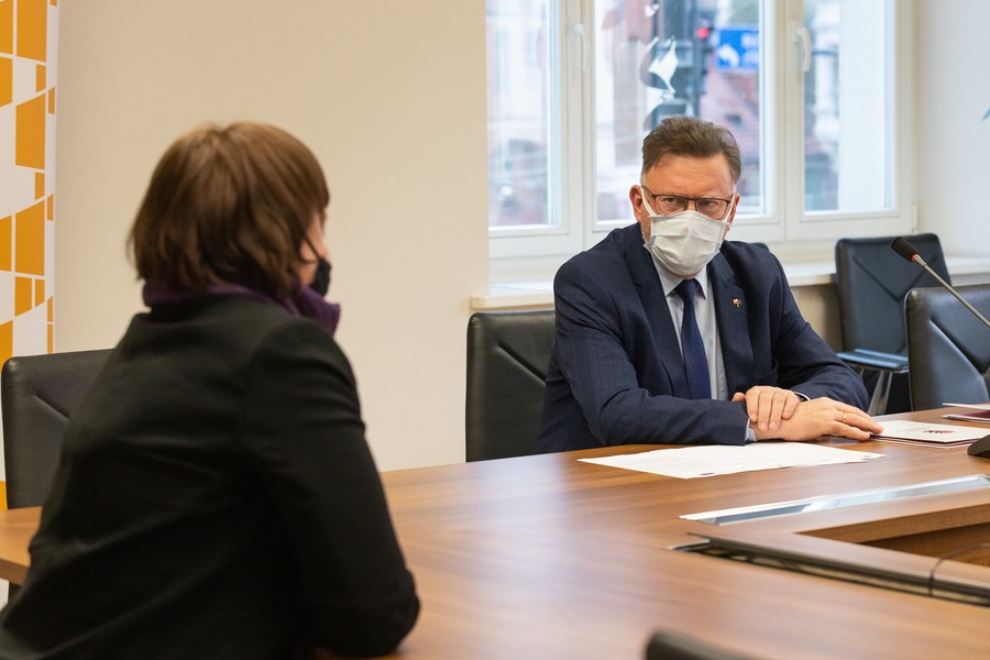 Uroczystość wręczenia umów z udziałem wicemarszałka Zbigniewa Ostrowskiego, fot. Mikołaj Kuras dla UMWKP