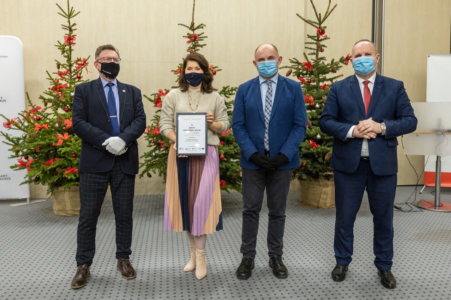 Uroczystość wręczenia nagród dla dziennikarzy – laureatów konkursu „Fundusze europejskie dla Kujawsko-Pomorskiego” w kategoriach: prasa/internet, radio i tv/tv internetowa, fot. Szymon Zdziebło/tarantoga.pl dla UMWKP