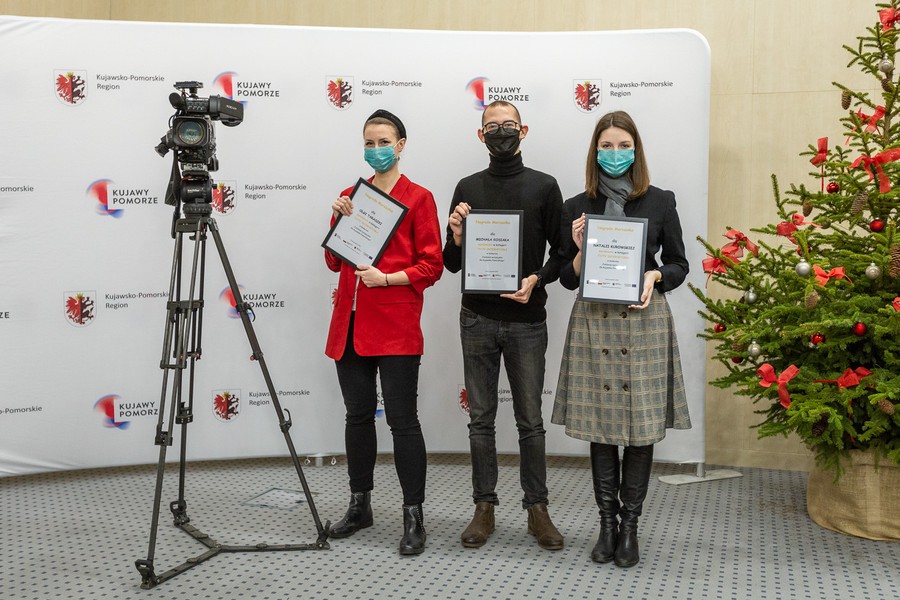 Uroczystość wręczenia nagród dla dziennikarzy – laureatów konkursu „Fundusze europejskie dla Kujawsko-Pomorskiego” w kategoriach: prasa/internet, radio i tv/tv internetowa, fot. Szymon Zdziebło/tarantoga.pl dla UMWKP