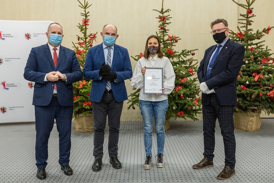 Uroczystość wręczenia nagród dla dziennikarzy – laureatów konkursu „Fundusze europejskie dla Kujawsko-Pomorskiego” w kategoriach: prasa/internet, radio i tv/tv internetowa, fot. Szymon Zdziebło/tarantoga.pl dla UMWKP