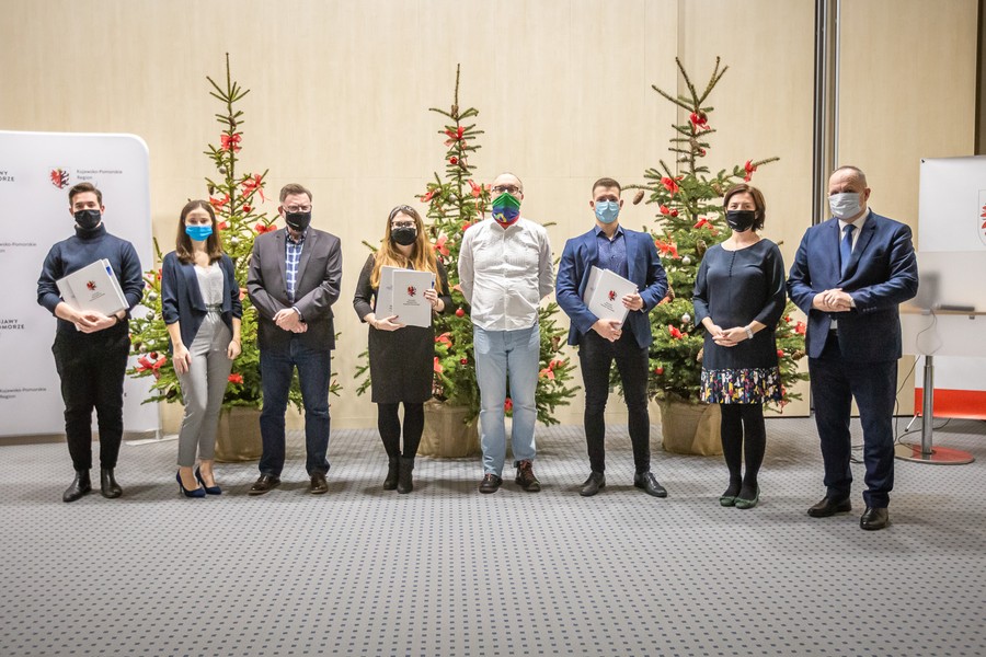 Spotkanie z laureatami konkursu fotograficznego „Kujawsko-Pomorskie: podoba mi się”, fot. Szymon Zdziebło tarantoga.pl dal UMWKP