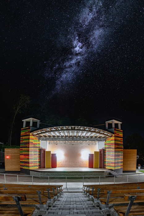 I miejsce w kategorii fotografia pojedyncza - Przemysław Jedynak - Nocny spektakl