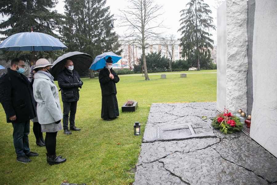Uroczystości pod pomnikiem Pamięci Ofiar Zbrodni Pomorskiej, fot. Andrzej Goiński/UMWKP