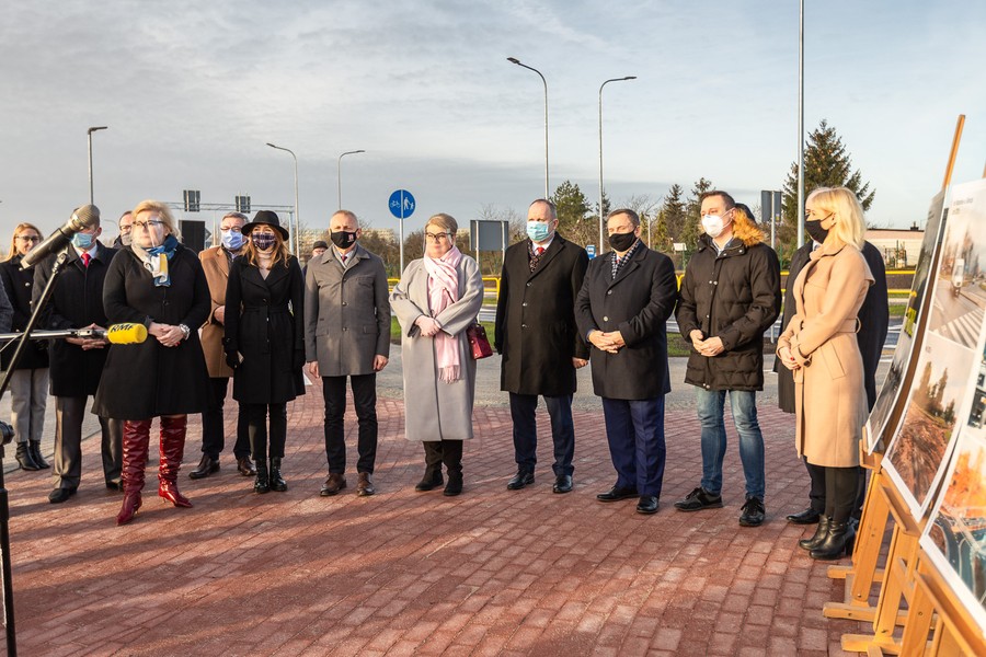 Otwarcie ronda turbinowego w Inowrocławiu, fot. Szymon Zdziebło/tarantoga.pl dla UMWKP
