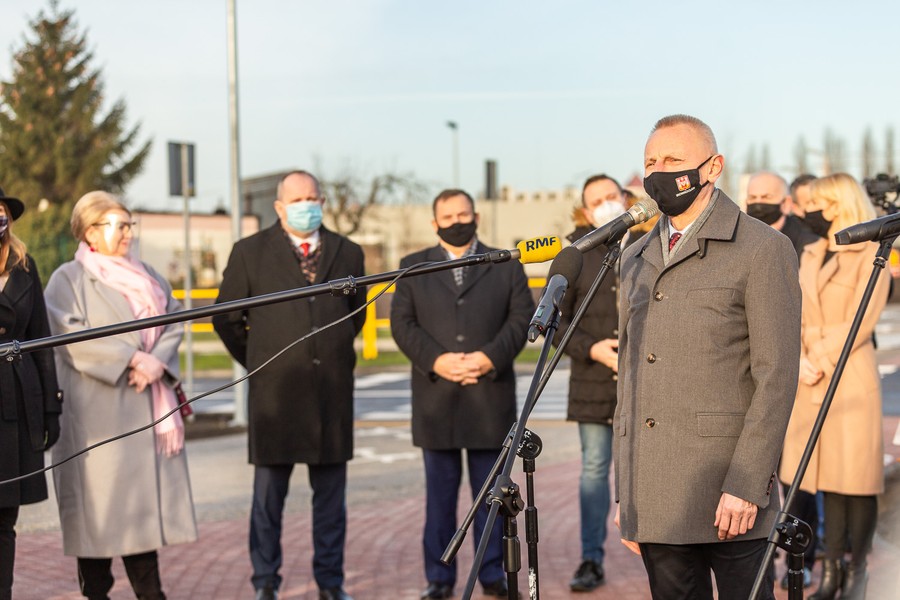 Otwarcie ronda turbinowego w Inowrocławiu, fot. Szymon Zdziebło/tarantoga.pl dla UMWKP