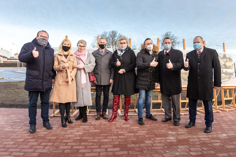 Otwarcie ronda turbinowego w Inowrocławiu, fot. Szymon Zdziebło/tarantoga.pl dla UMWKP