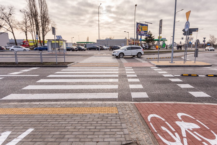 Otwarcie ronda turbinowego w Inowrocławiu, fot. Szymon Zdziebło/tarantoga.pl dla UMWKP