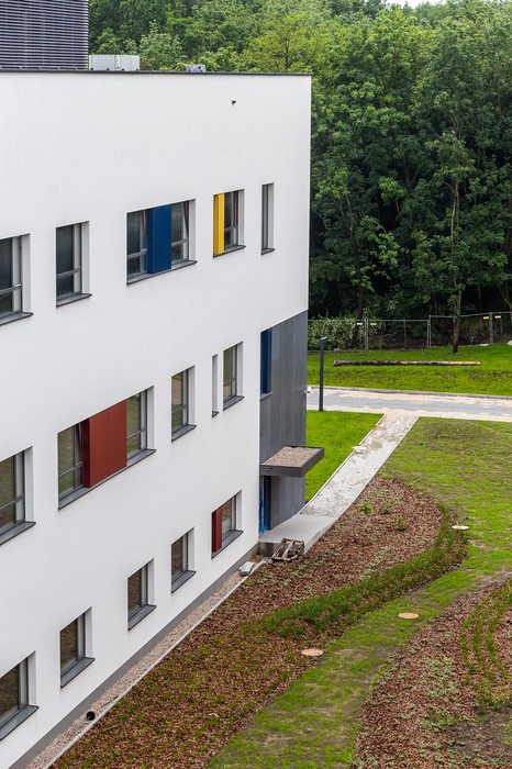 Gmach szpitala na Bielanach fot. Szymon Zdziebło/tarantoga.pl dla UMWKP