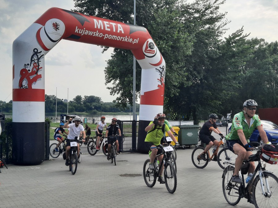 Jakubowa Sztafeta Rowerowa. Etap 1. Toruń meta. 2021.07.24 fot. Dorota Grzybowska