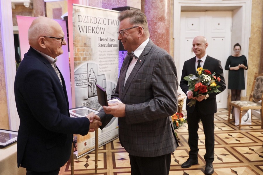 Wręczenie nagrody Hereditas Seculorum fot. Andrzej Goiński/UMWKP