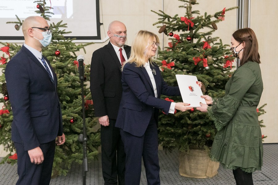 Wręczenie umów na projekty wybrane przez LGD Inowrocław, fot. Andrzej Goiński/UMWKP