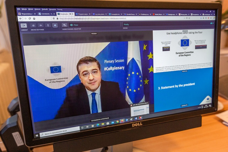 142. sesja plenarna Komitetu Regionów, obrady w trybie zdalnym, fot. Szymon Zdziebło/tarantoga.pl dla UMWKP