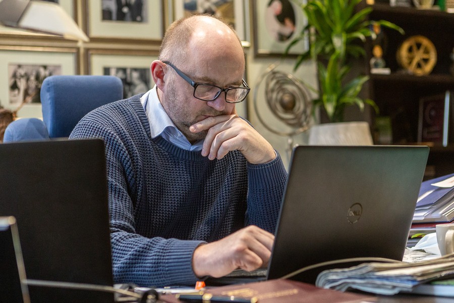 142. sesja plenarna Komitetu Regionów, obrady w trybie zdalnym, fot. Szymon Zdziebło/tarantoga.pl dla UMWKP