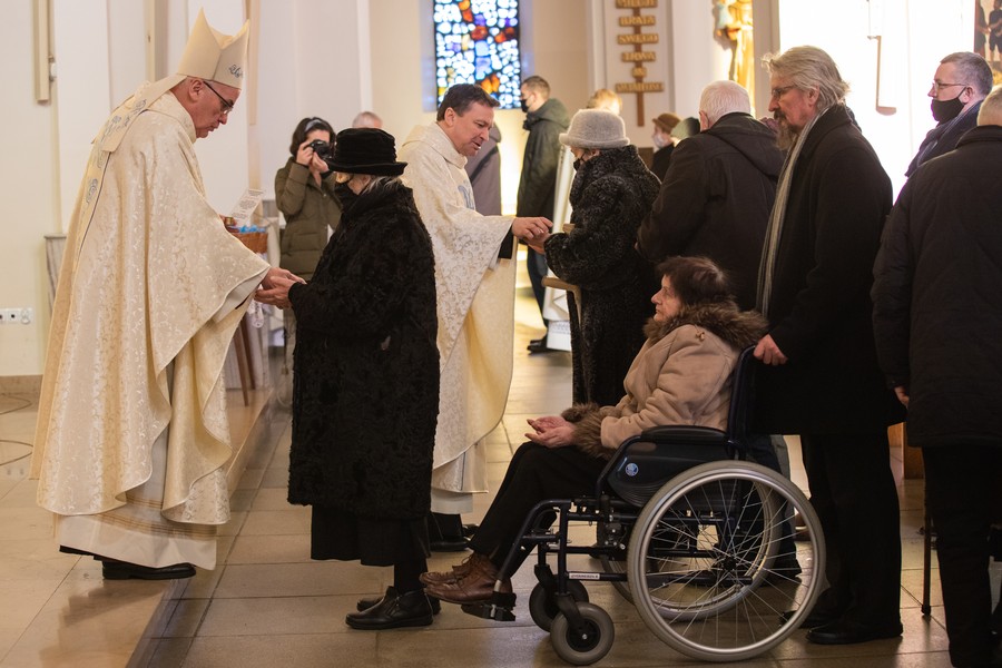 Światowy Dzień Chorego, msza święta z udziałem marszałka Piotra Całbeckiego w kościele redemptorystów w Toruniu, fot. Mikołaj Kuras dla UMWKP
