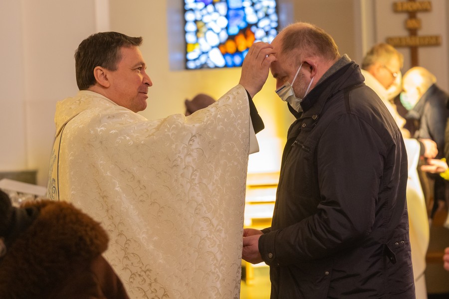 Światowy Dzień Chorego, msza święta z udziałem marszałka Piotra Całbeckiego w kościele redemptorystów w Toruniu, fot. Mikołaj Kuras dla UMWKP