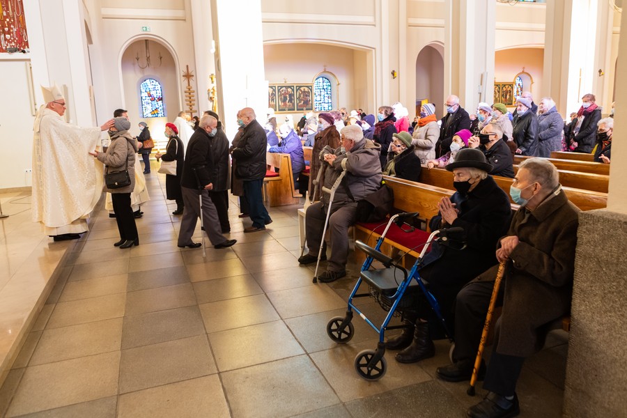 Światowy Dzień Chorego, msza święta z udziałem marszałka Piotra Całbeckiego w kościele redemptorystów w Toruniu, fot. Mikołaj Kuras dla UMWKP