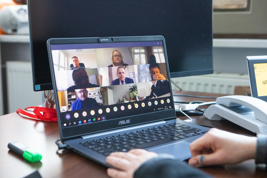 Światowy Dzień Chorego, online'owe spotkanie marszałka Piotra Całbeckiego z kierownictwami DPS-ów, fot. Mikołaj Kuras dla UMWKP