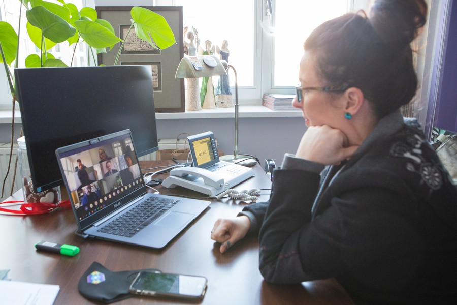 Światowy Dzień Chorego, online'owe spotkanie marszałka Piotra Całbeckiego z kierownictwami DPS-ów, fot. Mikołaj Kuras dla UMWKP