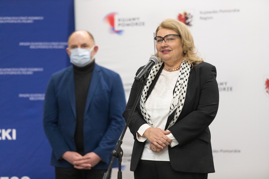 Przekazanie sprzętu strażakom, fot. Mikołaj Kuras dla UMWKP