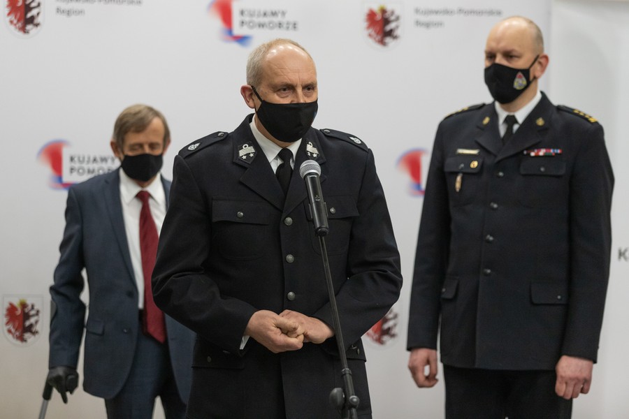 Przekazanie sprzętu strażakom, fot. Mikołaj Kuras dla UMWKP