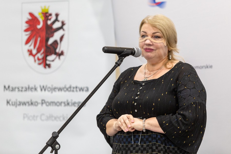 Przekazanie kurtko-śpiworów, fot. Szymon Zdziebło/tarantoga.pl dla UMWKP