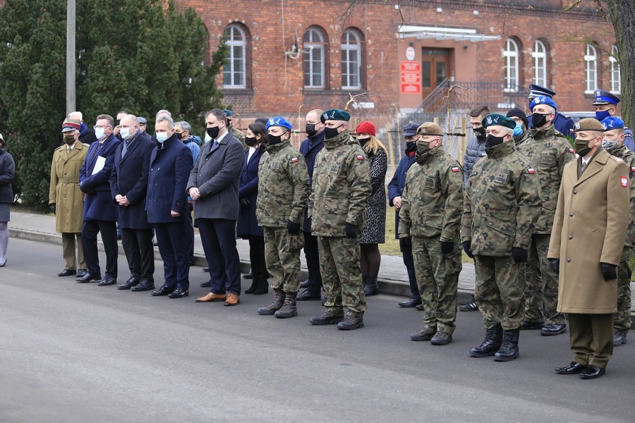 Ceremonia odsłonięcia tablicy pamiątkowej poświęconej płk. Łukaszowi Cieplińskiemu, fot. Filip Kowalkowski dla UMWKP